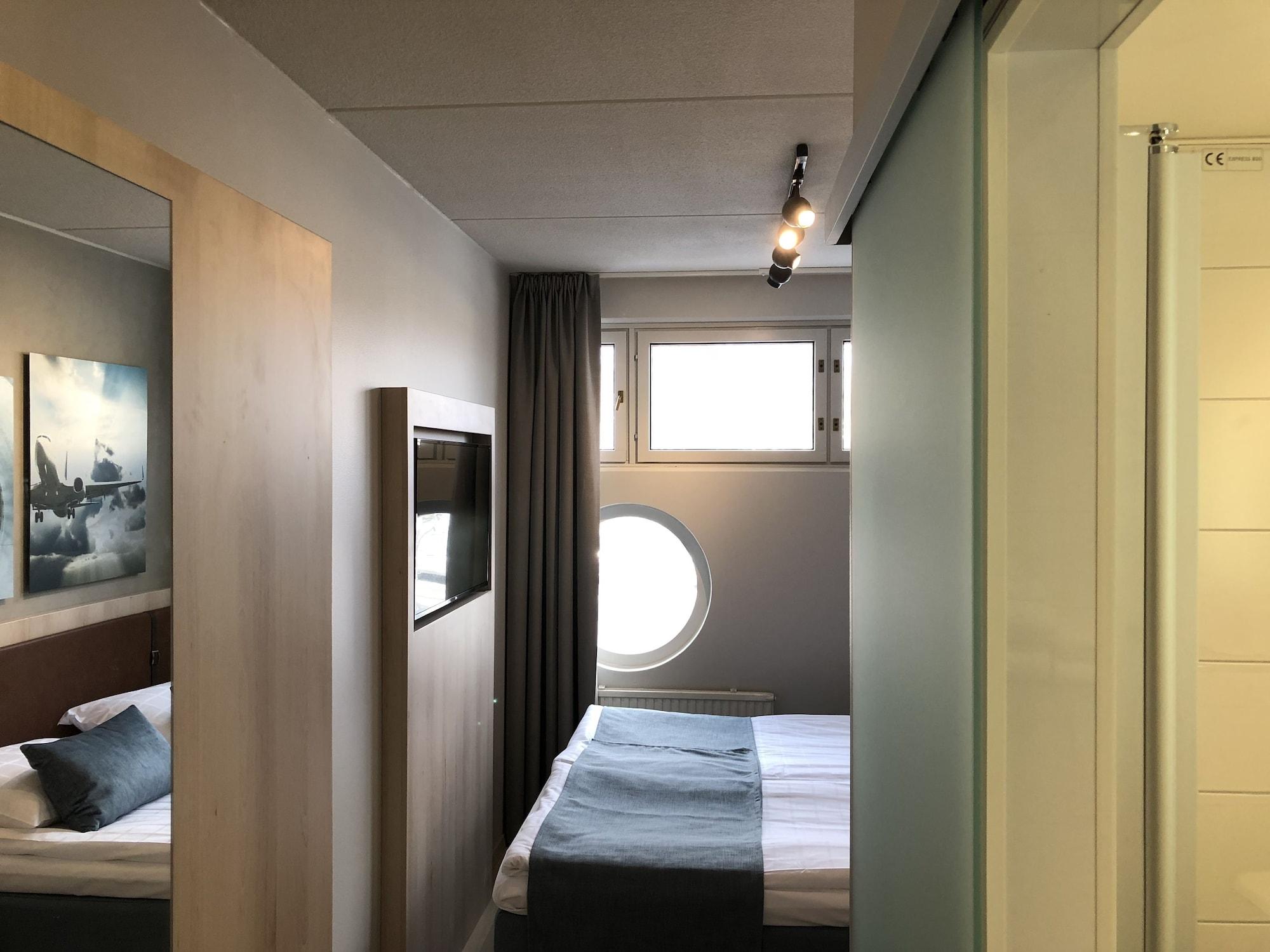 Pilot Airport Hotel 3*