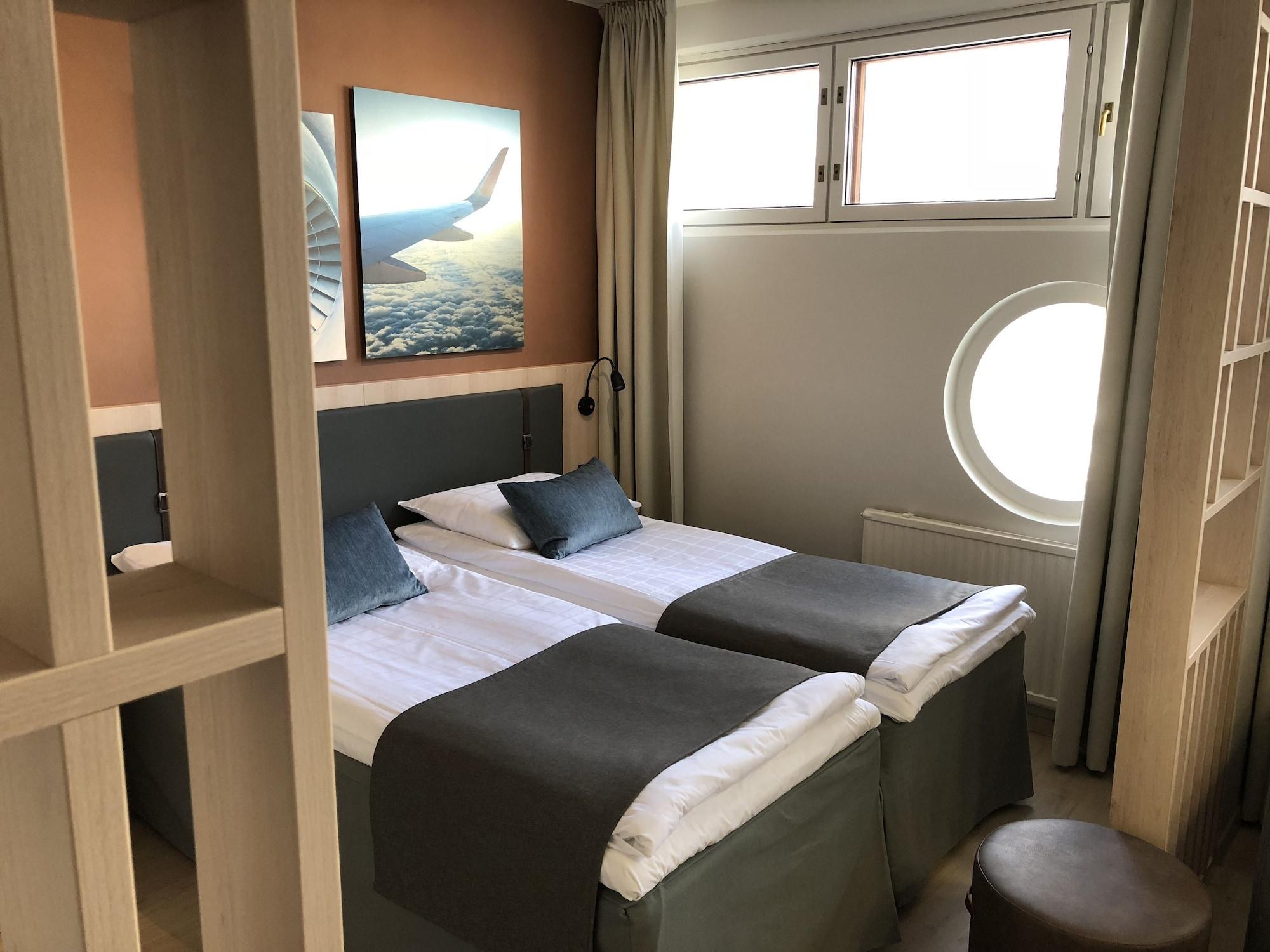Pilot Airport Hotell 3*